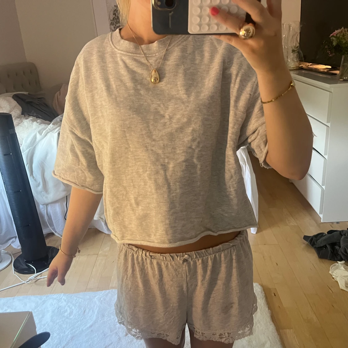 Grå croppad tröja från Zara - 1