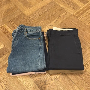Mix av jeans och kostymbyxor - Säljer ett gäng byxor/jeans i olika passform. Varje par är runt W28-29. Märken såsom Diesel, Levi’s, Lululemon, Zara och H&M. Säljs för 100kr/styck. Tveka inte att höra av er vid intresse!