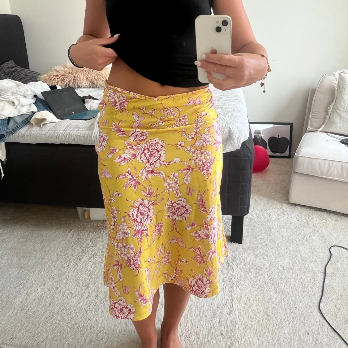 Mönstrad midikjol i satin