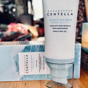 Madagascar Centella water-fit sun serum med SPF 50! - Madagascar Centella water-fit sun serum med SPF 50. 50 ml. Plomberad.