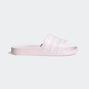 Ljusrosa Adidas sandaler - Säljer ett par ljusrosa Adidas sandaler Ord pris 279kr