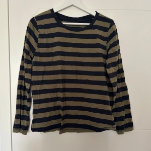 Tröja - Tröja. Knappt använd.