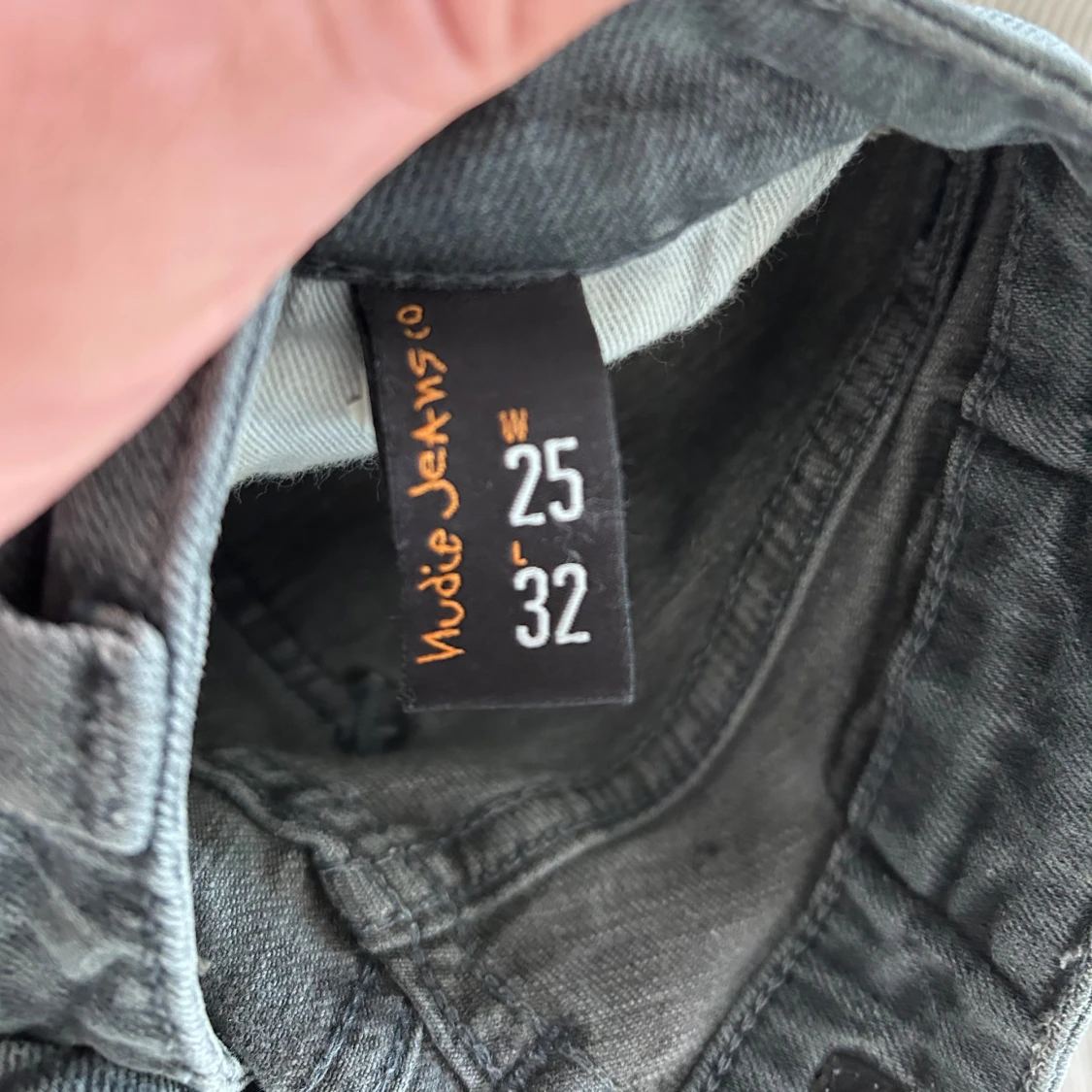 Gråa jeans från Nudie jeans - 3