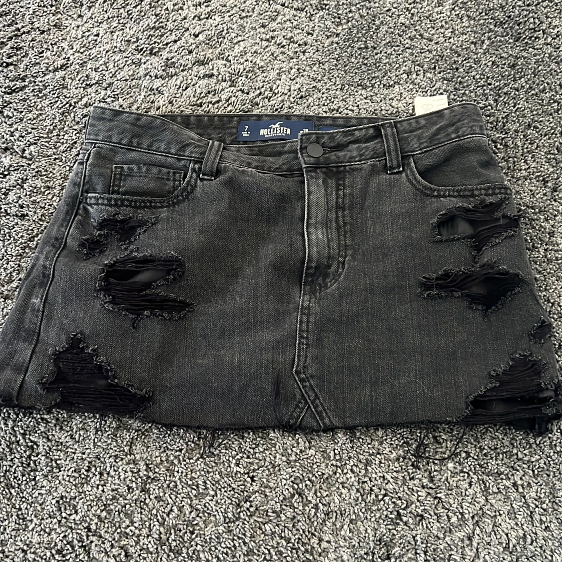 Svart lågmidjad Hollisterkjol 