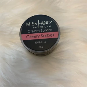 Cherry sorbet gelé från Missfancy - Oanvänt och nytt. Nypris:330kr Mitt pris:250kr
