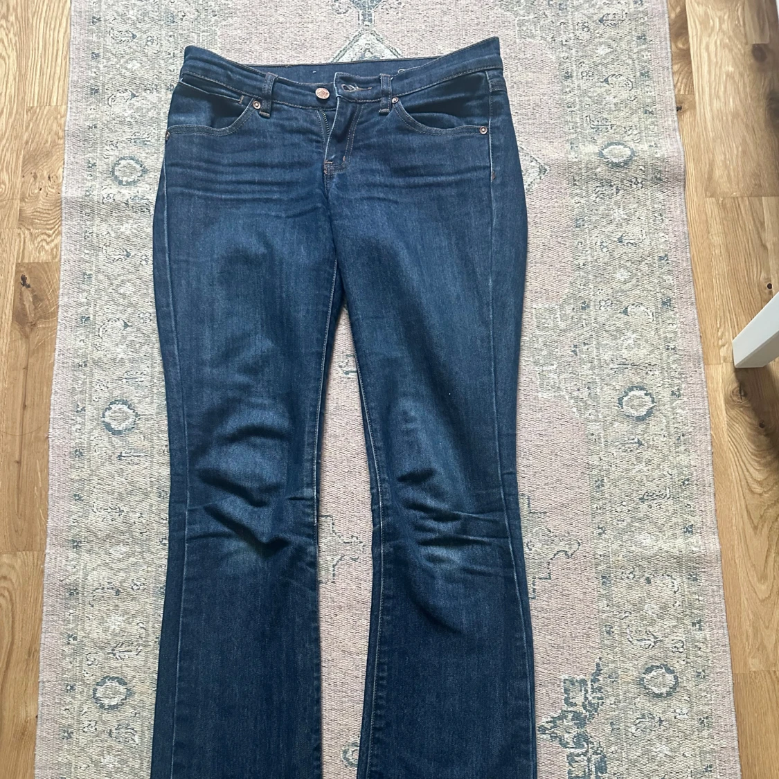 Lågmidjade bootcut jeans från MNG - 2
