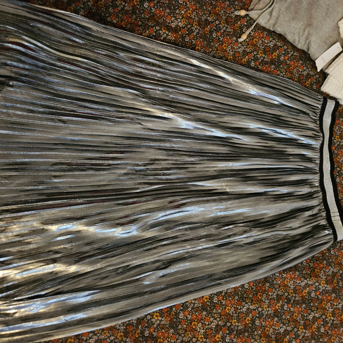 Glittrig silver kjol