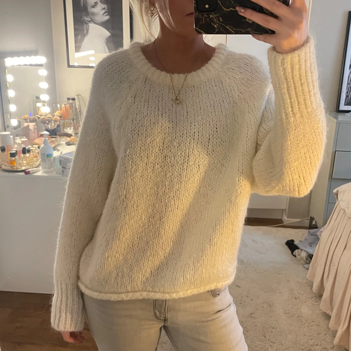 Vit stickad tröja med rund hals - 1