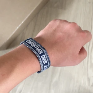 Christian dior armband - Fet armband från Christian dior skriv ifall ni är intresserade har även i svart 