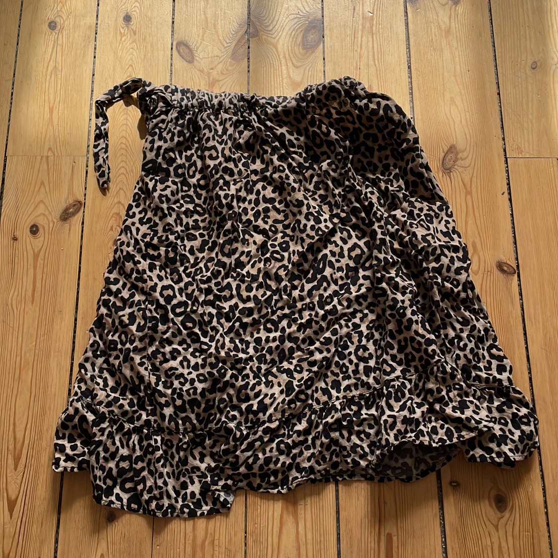 Leopardmönstrad kjol från Lindex - 3