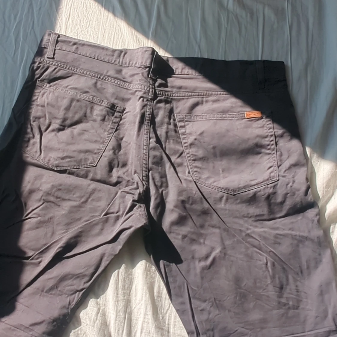 Gråa swell shorts från Carhartt - 1
