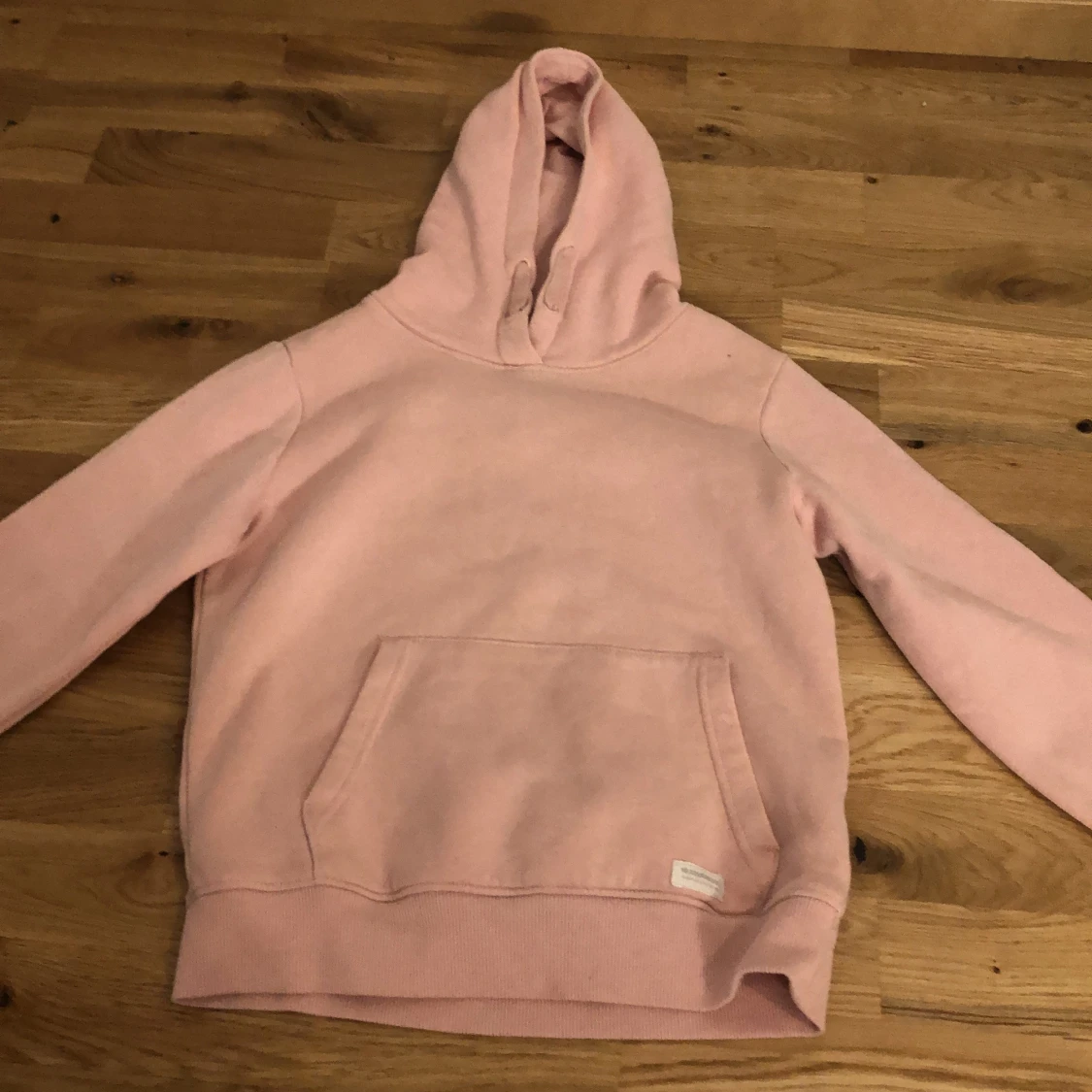 Ljusrosa hoodie från 157