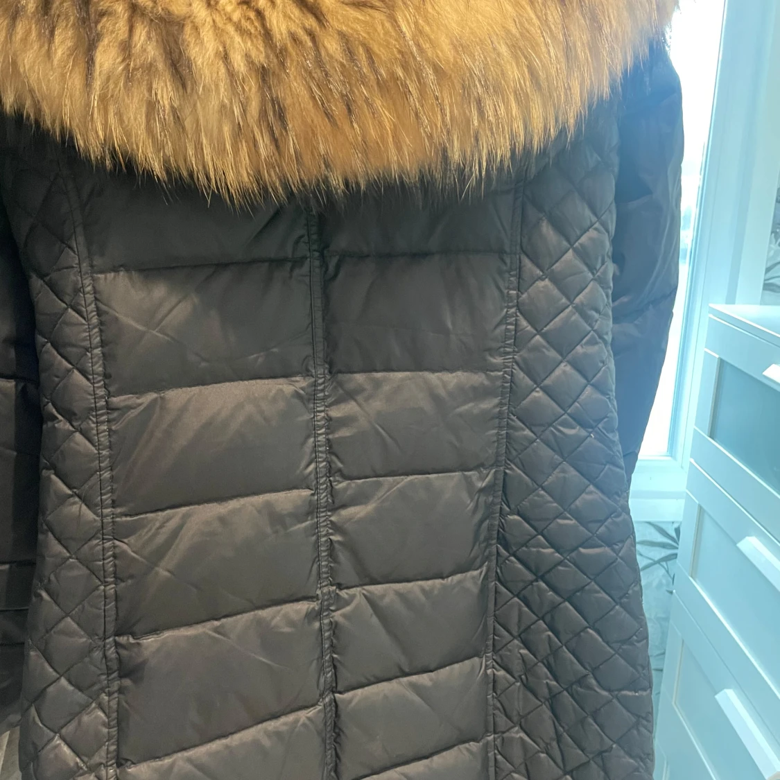 Svart dunjacka med fuskpäls från Rockandblue - 4