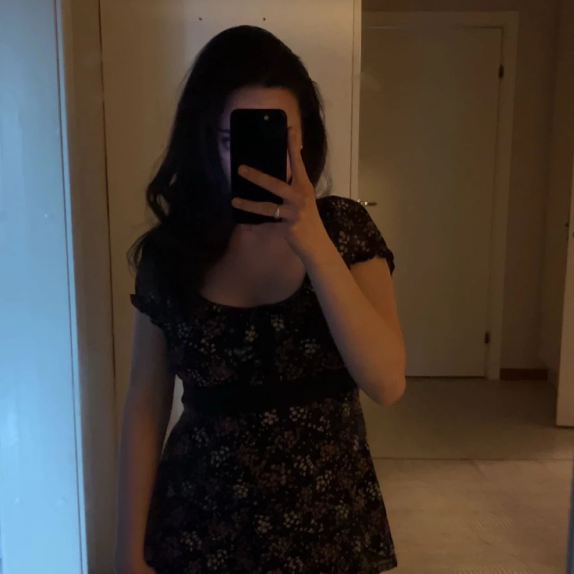 Blommig blus med knytband - 1