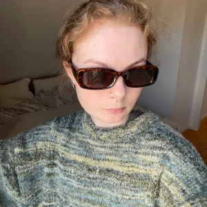 Weekday solglasögon  - Coola solglasögon fem Weekday. Jättefint skick!