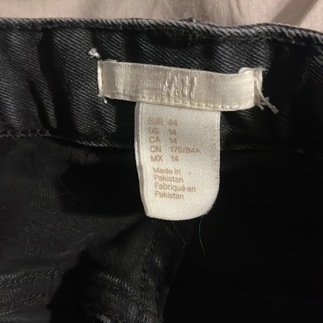 Svarta jeansshorts med fransar - 2