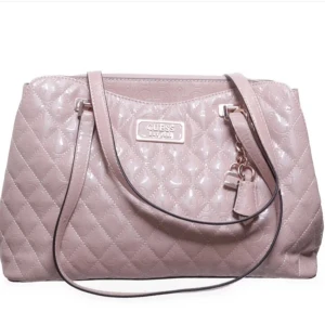 Ljusrosa väska - Supersnygg rosa guess väska💞Äri mycket bra skick och kostar ca 1500kr som ny💓
