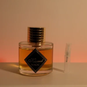Kismet Magic 2ml sample - Säljer en 2ml sample av Maison Alhambra Kismet Magic. Läs Plickbeskrivning. Säljer många sampels i olika storlekar, bara att gå in på min sida.