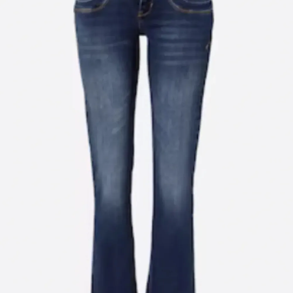 Super fina jeans från ltb i modellen Valarie, I bra skick. Storlek 24/30!!❤️. Farkut & Housut.