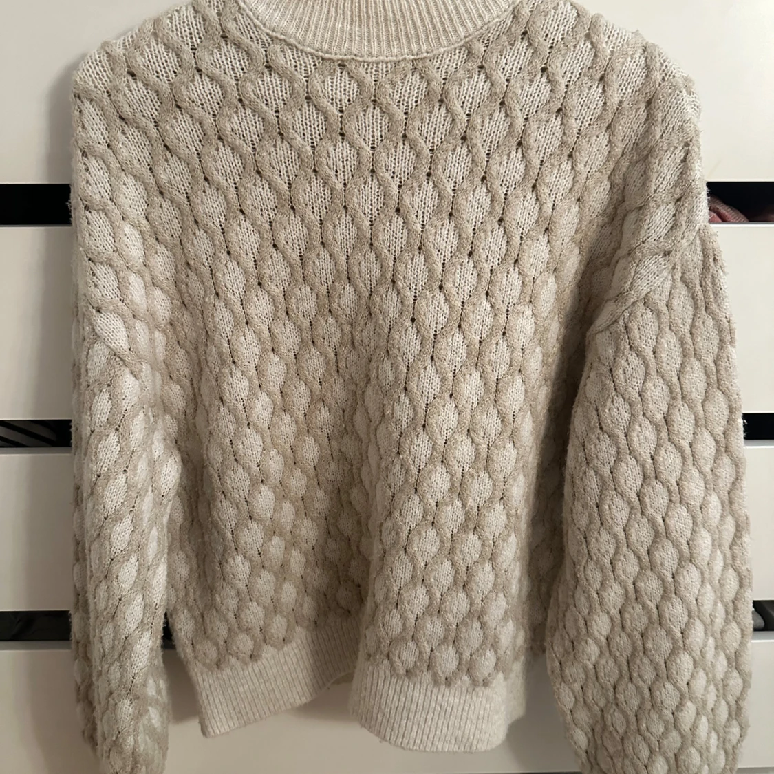 Beige stickad tröja - 1