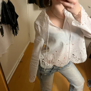 Blus från & other stories  - Säljer nu denna superfina blus från & other stories då den inte kommer till användning tyvärr 😊