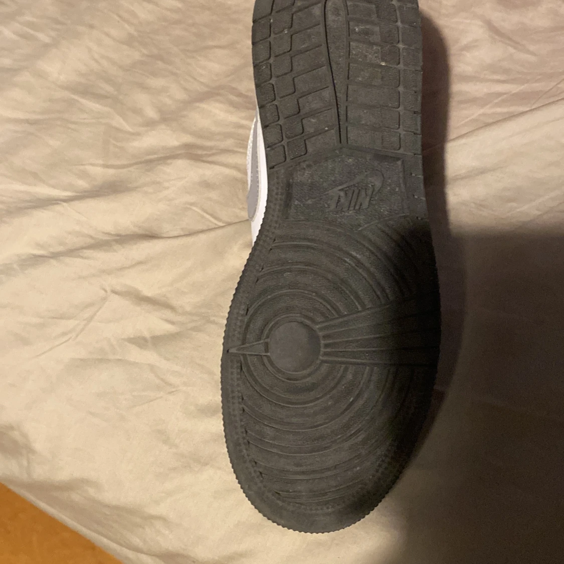 Nike Air Jordans Low svart och vit - 1