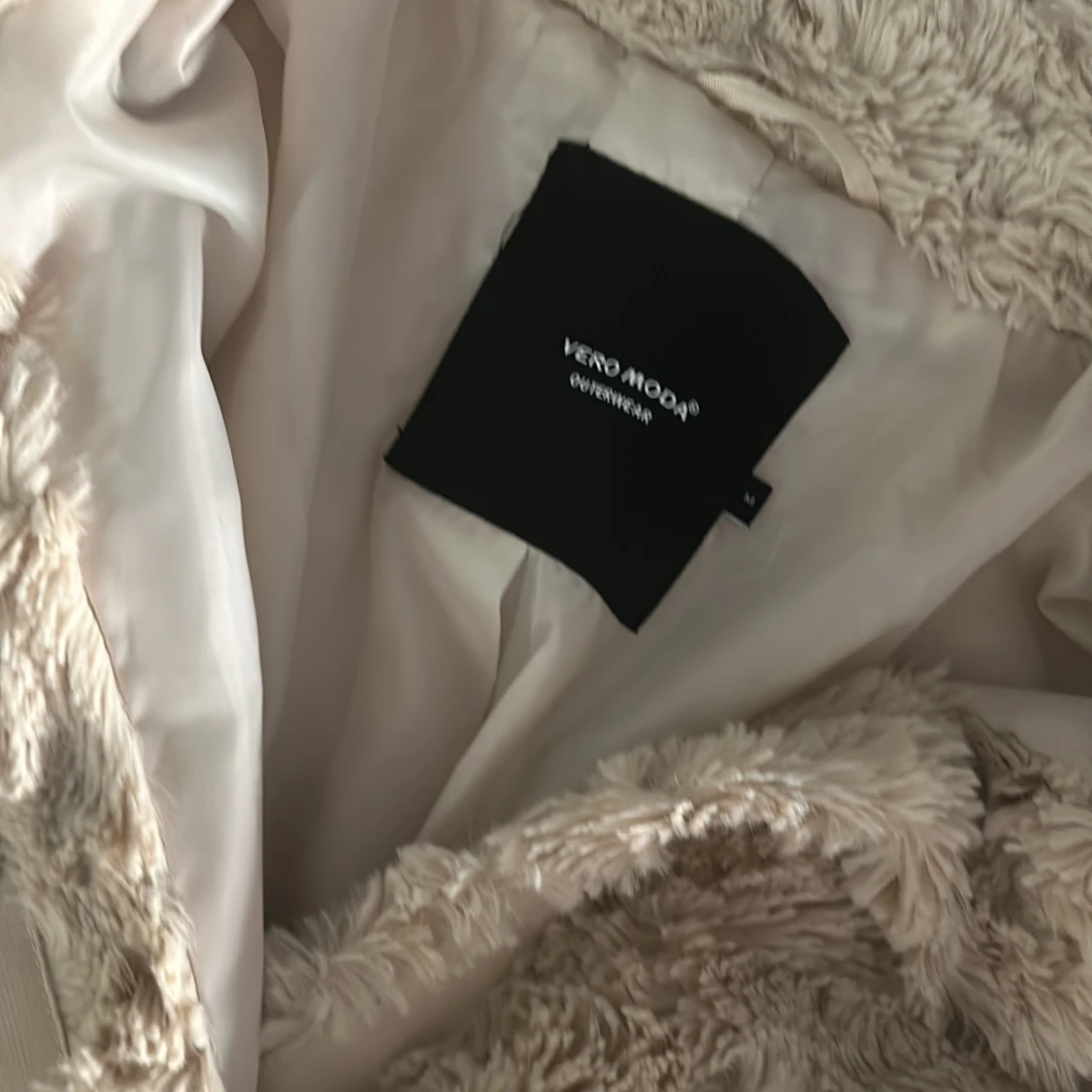 Beige teddyjacka från Vero Moda - 2