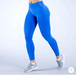 DFYNE IMPACT ELECTRIC BLUE  - Säljer de virala impact thigtsen från DFYNE, endast använda 1 gång 🩷