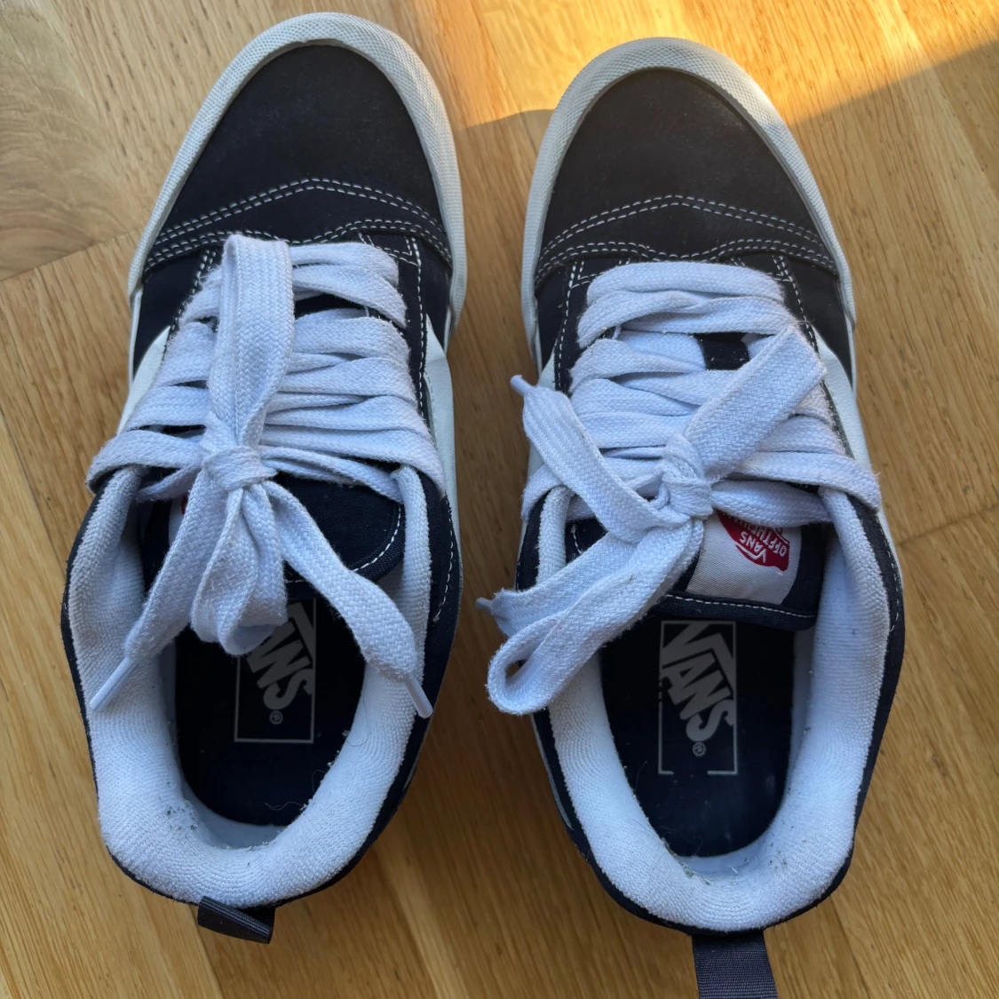 Svarta och vita sneakers från Vans - 1