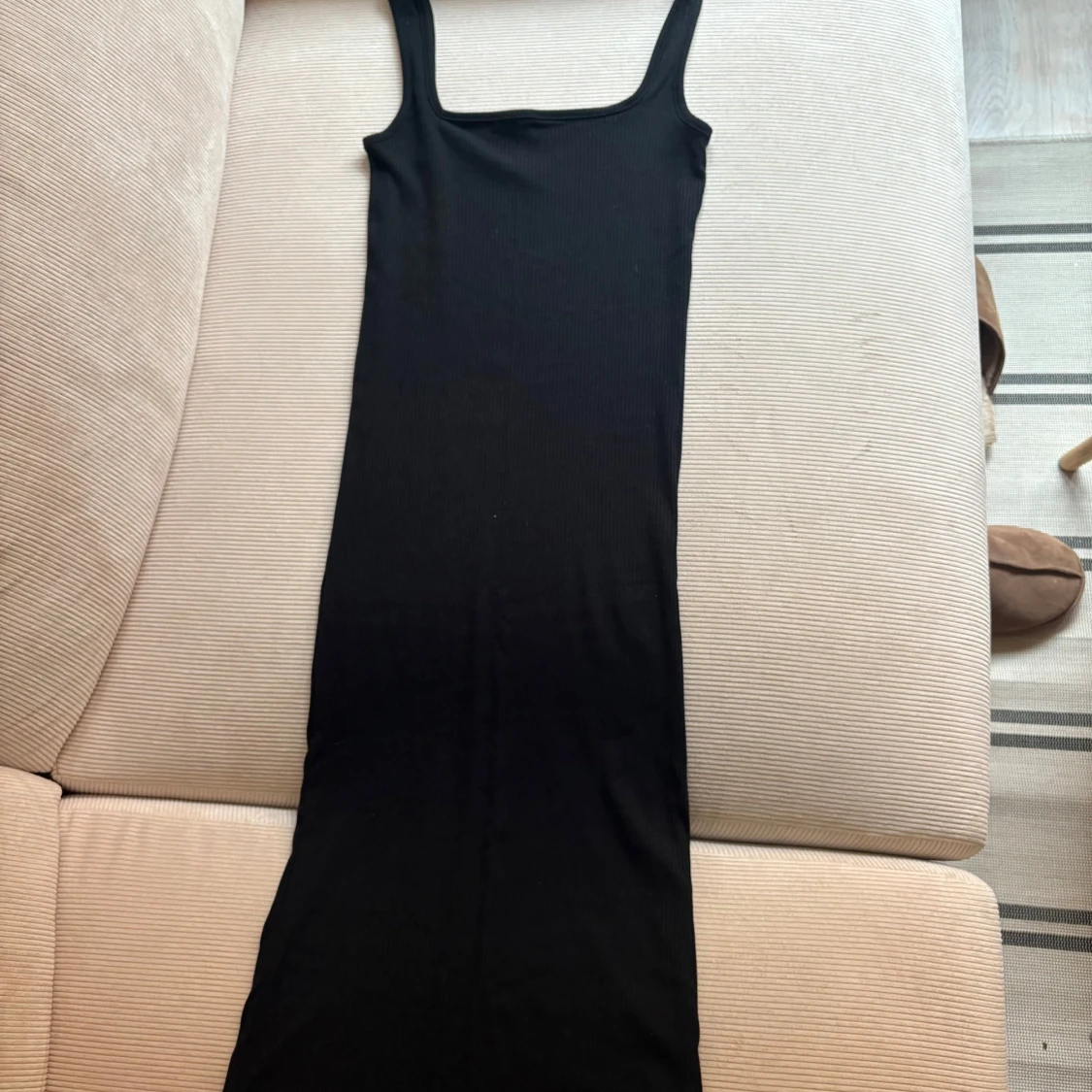 Svart ribbad klänning