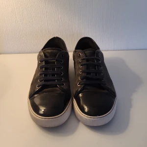 Grå Lanvin storlek 42 - Tja säljer mina Lanvins då jag köpte fel storlek de är storlek 42/UK 8-8,5 Vid frågor kontakta mig // INGA BYTEN // INGA SCAMBUD // Kvalitén på allt är 9-9,5/10 //DUSTBAG INGÅR