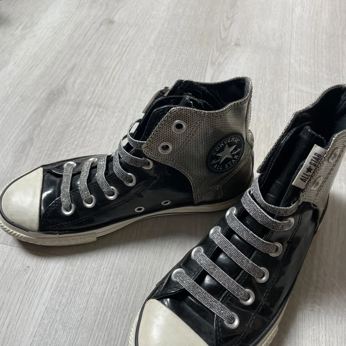 Svarta och silvriga Converse All Star - 1