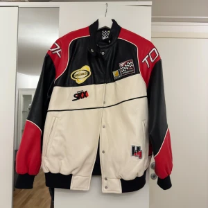 Racer jacka  - Racer jacka från Bershka använd få tal gånger storlek S