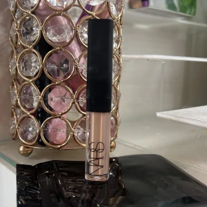 NARS Radiant Creamy Concealer - Lilla storleken, färg Medium 1 custard. Använd en gång råkade köpa fel färg💖