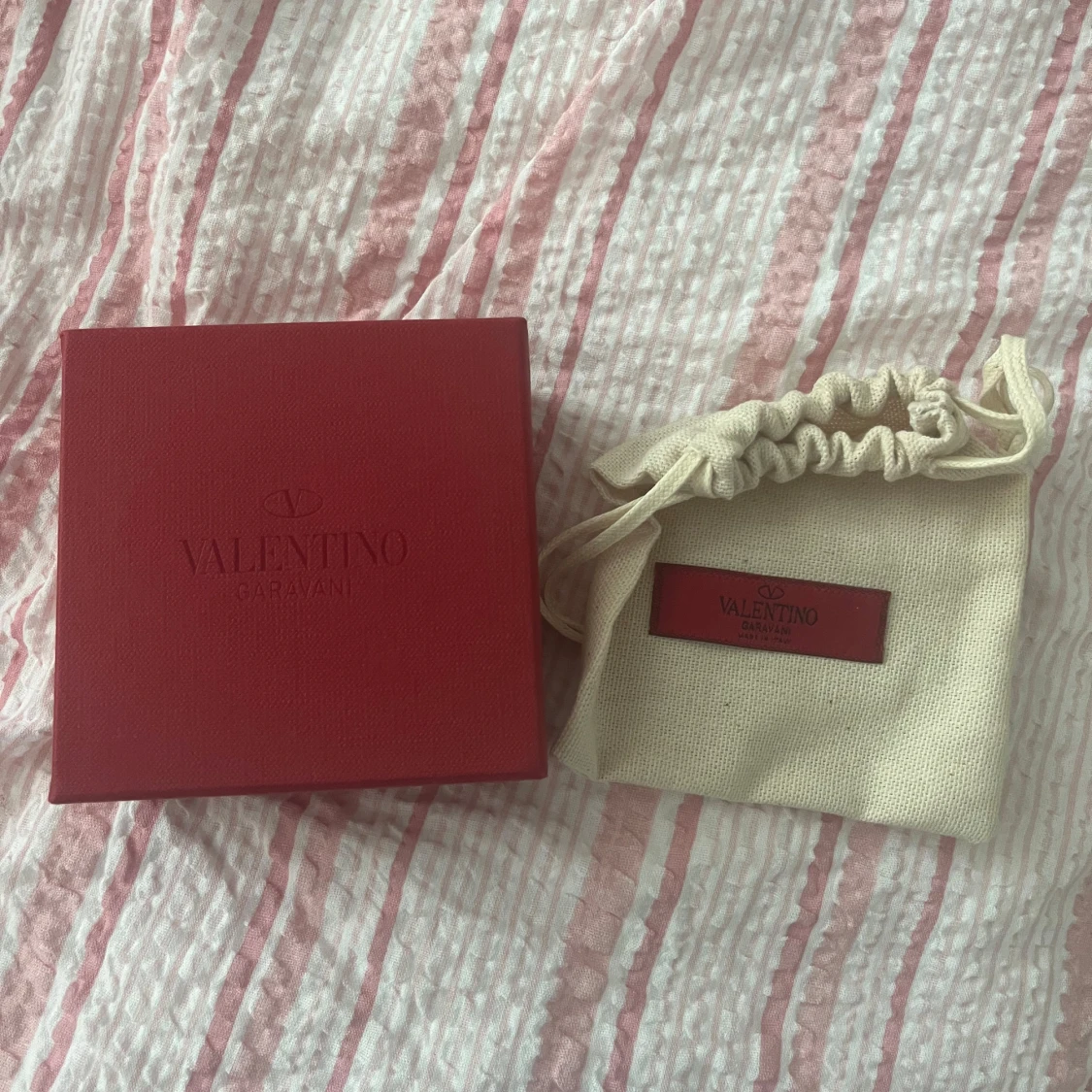 Rosa  armband med nitar från Valentino Garavani - 2