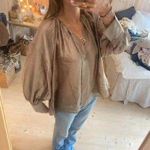 Silkes blus - SUPER snygg!! 