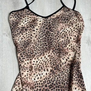 Leopardklänning - Superfin klänning från Design by si. Mesh material, går att använda som topp också🫶🏽