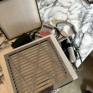 Utsug med elektrisk fil - Utsug med Elektrisk nagelfil  extra filter följer med   Från miss fancy     Använd fåtal gånger   