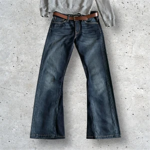Flared / Bootcut Levis Jeans - ‼️Intressekoll‼️ :❗️Säljer ej för detta pris❗️: Favorit jeans : Hard asl Levis med homemade flare bootcut jeans : 31W men uppsydda : Tjock material : Ksk starched vet ej : Flare / bootcut är gjord av mig för hand : se bild 3 : Not sure om jag säljer : Hmu med prisförslag i dm's