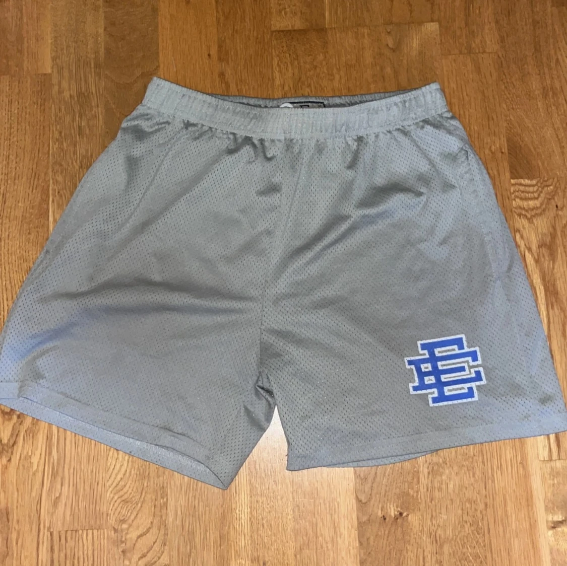 Grå meshshorts från Eric Emanuel