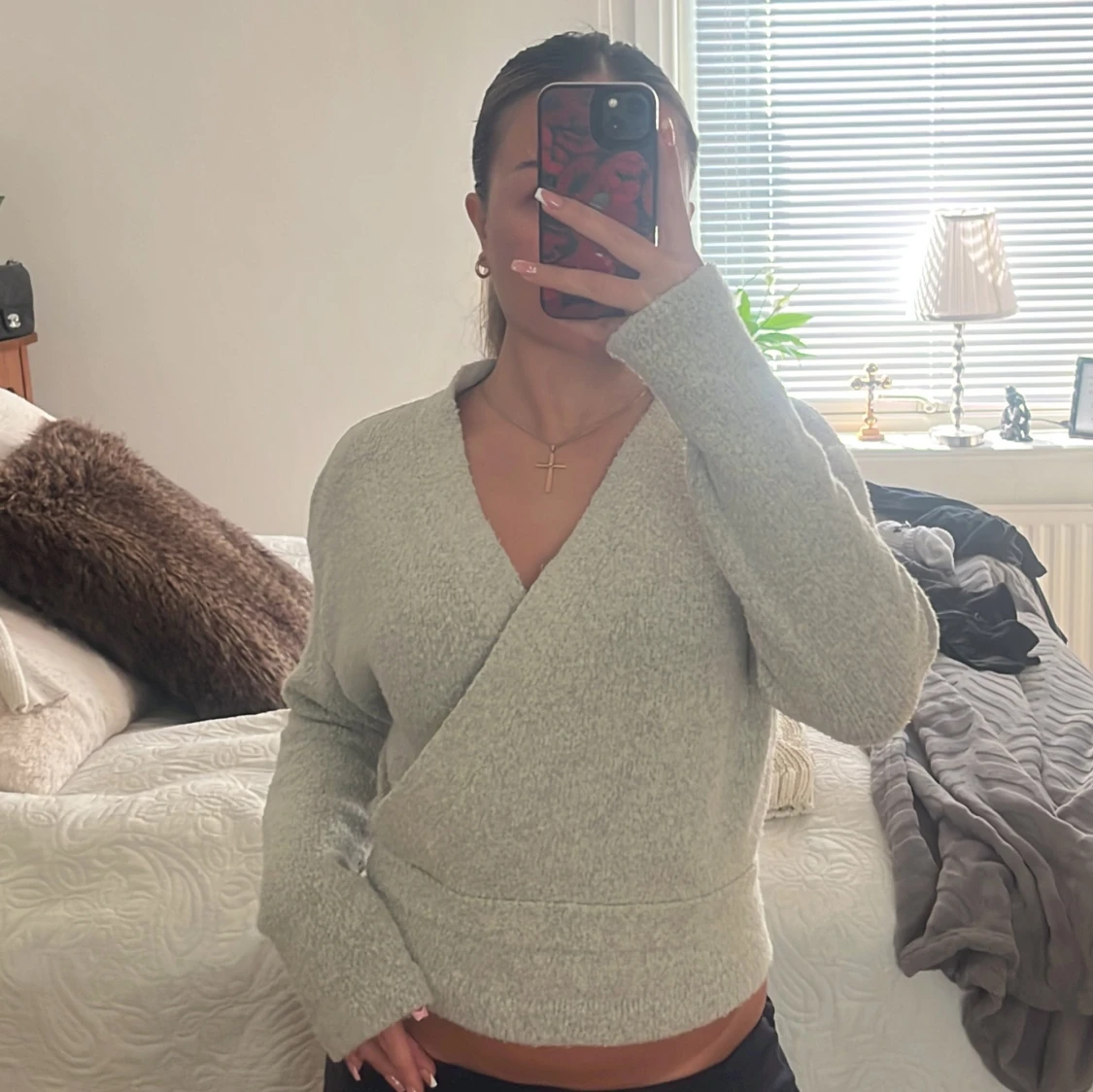 Ljusgrå omlottkofta med knyt