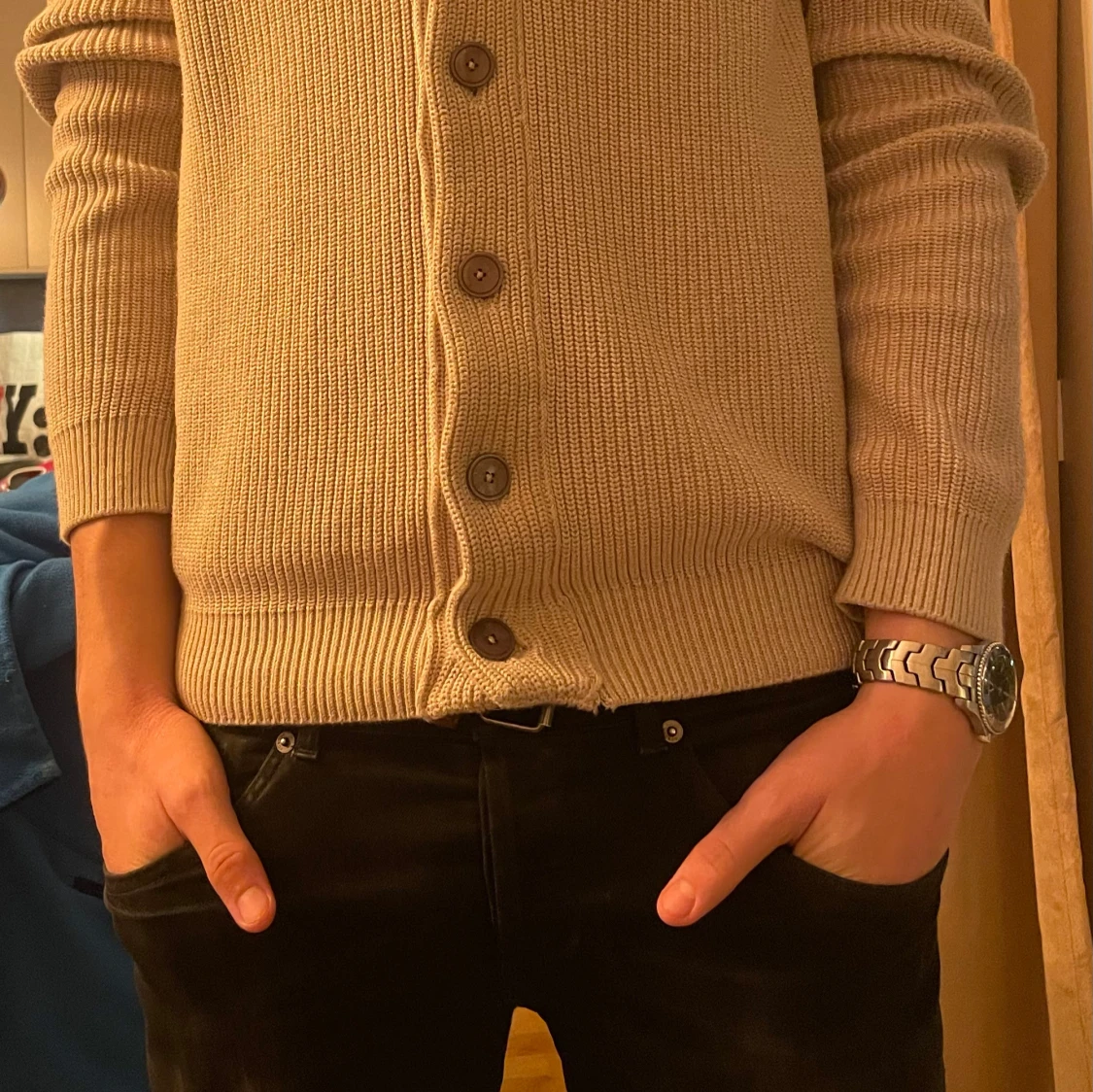 Beige stickad kofta från John Henric - 1