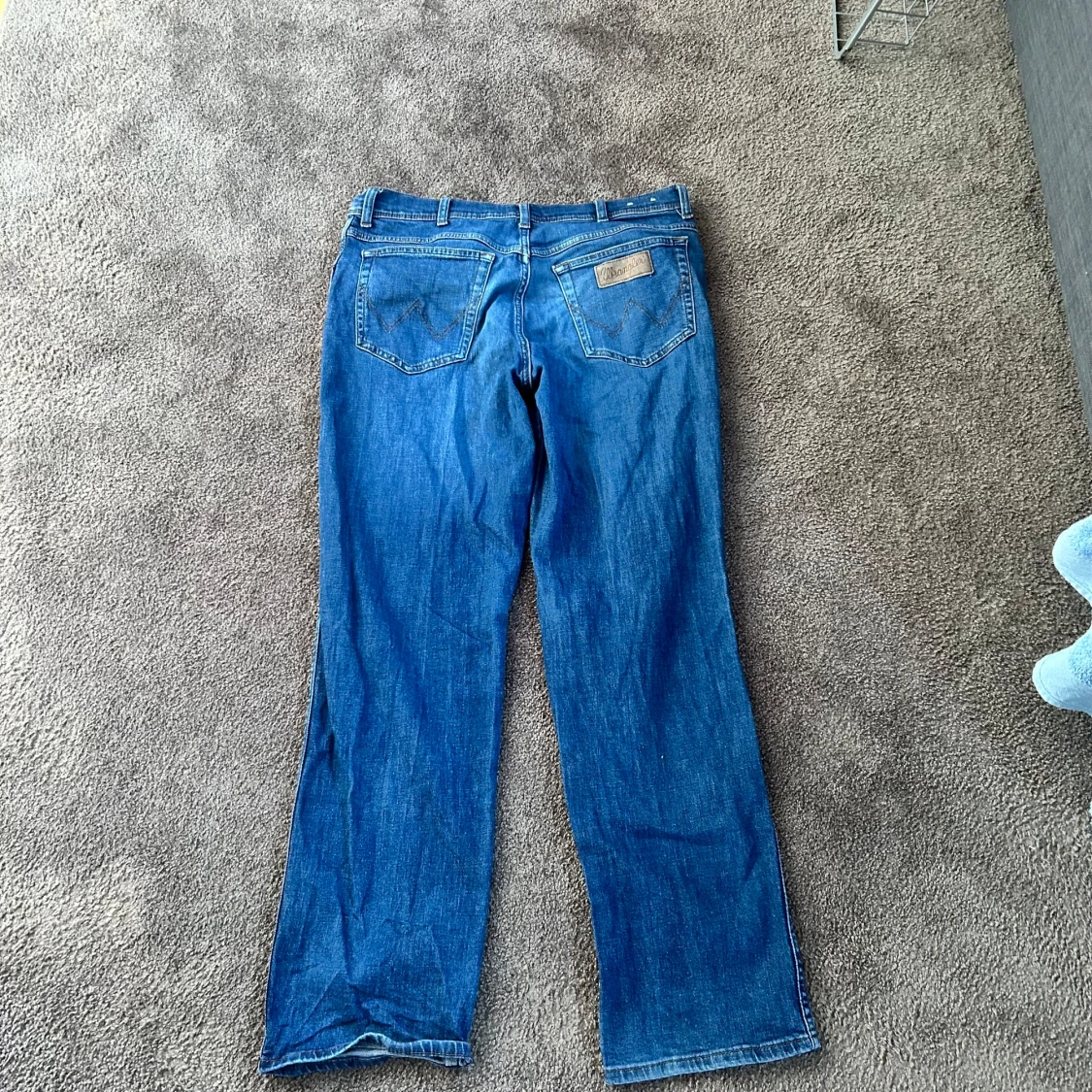 Blåa Wrangler Jeans - 1