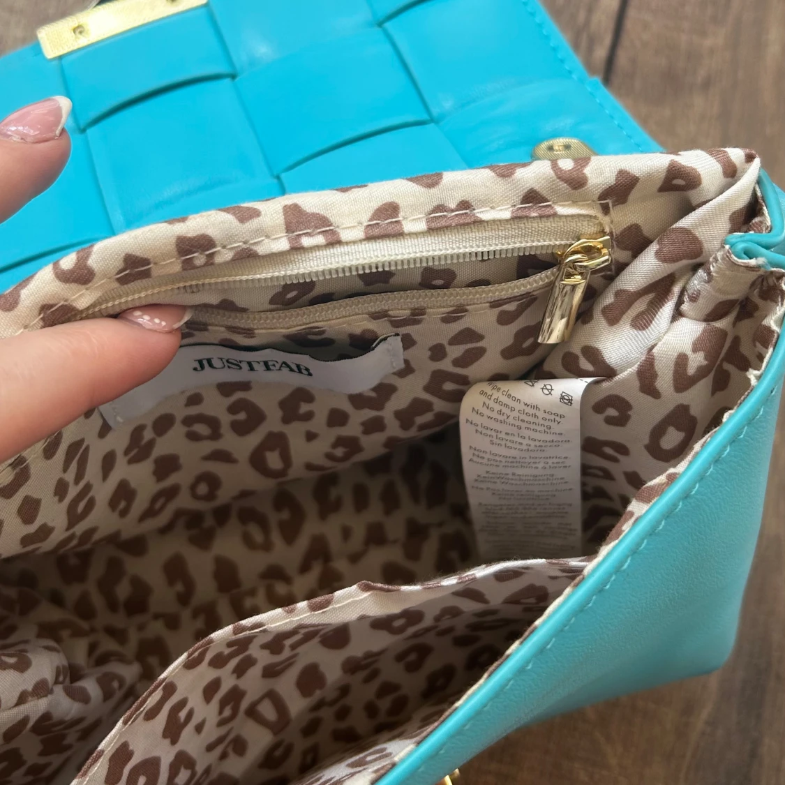 Turkos axelväska med kedjedetalj - 2