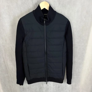Massimo dutti cardigan  - Fint skick! Modellen är 185 och bär S