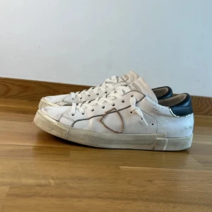 Vita Philippe Models - Sköna Philippe Models i bra skick. Storlek 41. Skriv vid frågor, priset kan diskuteras. Inget og medföljer!