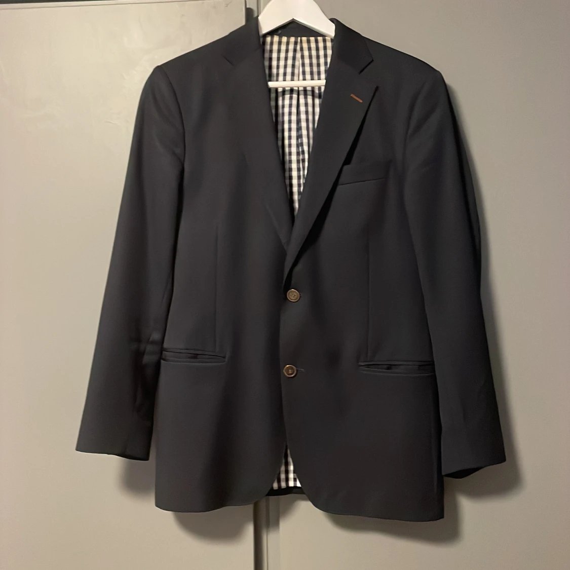 Mörkblå kavaj från Oscar Jacobson