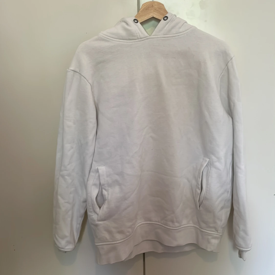 Vit hoodie från SMOG