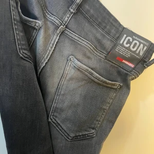 Disquared 2 jeans - Bra skick som är använda ett par gånger