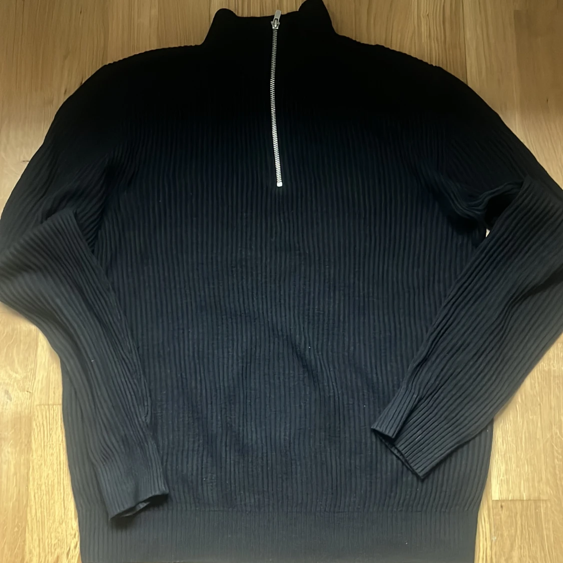 Svart ribbad half zip från Jack & Jones